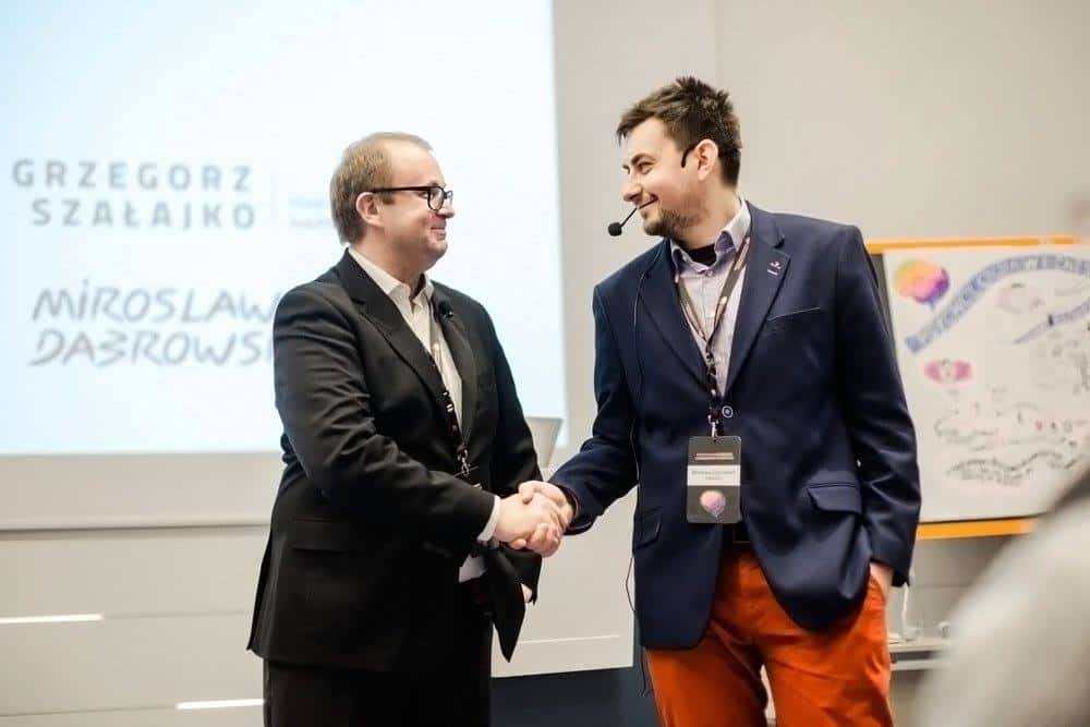 Psychology in Business and Project Management - Grzegorz Szalajko, Miroslaw Dabrowski shaking hands
